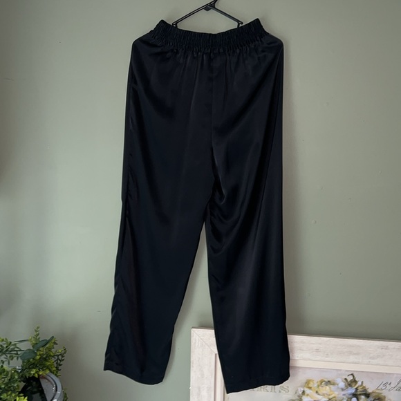 Claude Bennett Satin Silky
Casual Dress... - Picture 3 of 5